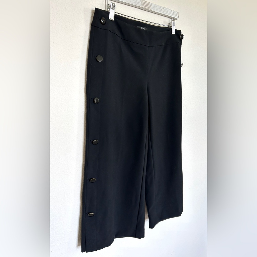 LOFT Woman’s Pants Black Wide Leg Cropped Side Buttons Size 4 - Picture 5 of 16